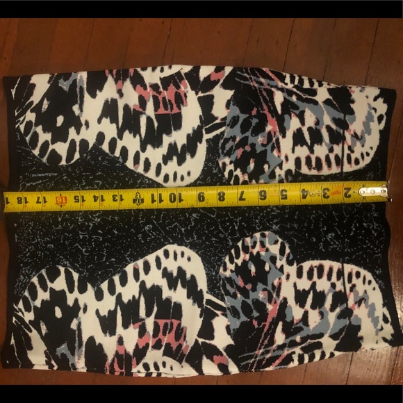 2/$50 BCBGMaxazria print body con skirt - Picture 7 of 7